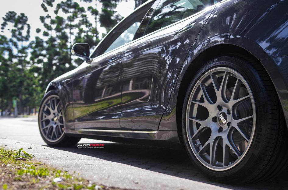 TESLA MODEL S CH R MATTE TITANIUM WITH STAINLESS STEEL RIM PROTECTOR